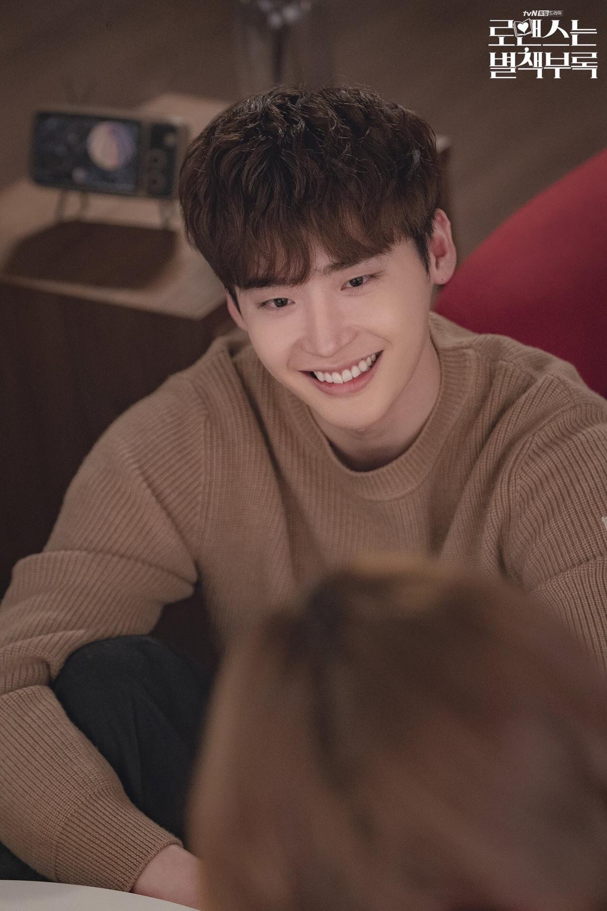 'Phụ lục tình yêu' tập 3: Lee Jong Suk đáng yêu khi say, si tình và đề nghị sống cùng Lee Na young Ảnh 8