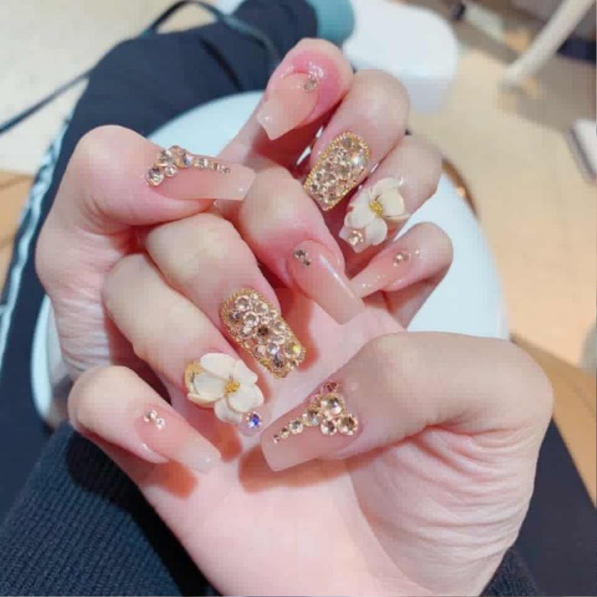 Chị em háo hức khoe nail sang chảnh đón Tết, 500 anh em vào bình luận: 'Thế này sao rửa bát đây' Ảnh 1