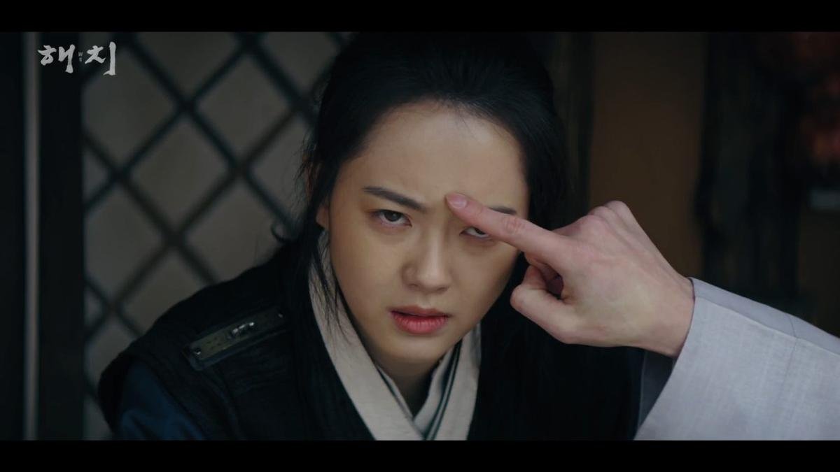 Tung teaser dài 20 giây, 'Haechi' cùng Go Ara, Jung Il Woo và Kwon Yul đứng đầu top tìm kiếm tại Hàn Ảnh 16