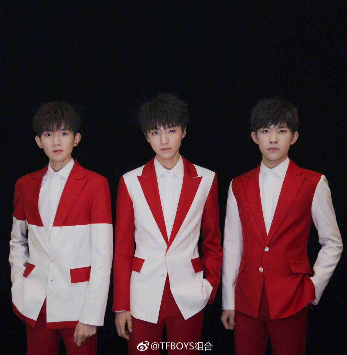 Năm thứ 4 cùng TFBOYS trình diễn trong Đêm hội mùa xuân CCTV, Dịch Dương Thiên Tỉ lên top 1 hotsearch vì bị nghi đội tóc giả Ảnh 18