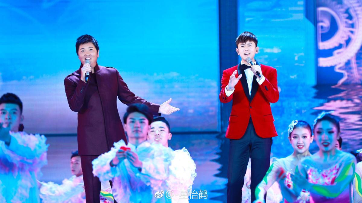 Sâu khấu của TFBOYS, Lý Dịch Phong - Chu Nhất Long và Địch Lệ Nhiệt Ba bừng sáng tại 'Đêm hội mùa xuân CCTV 2019' Ảnh 27