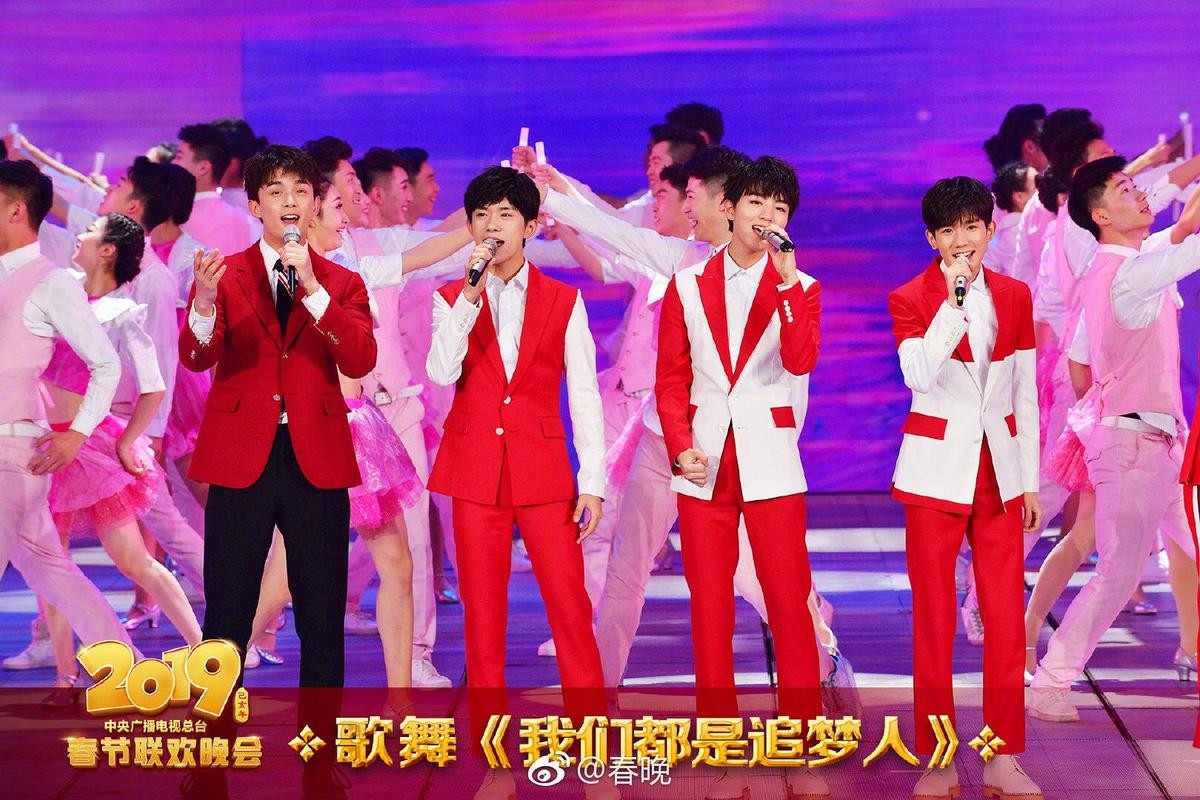 Sâu khấu của TFBOYS, Lý Dịch Phong - Chu Nhất Long và Địch Lệ Nhiệt Ba bừng sáng tại 'Đêm hội mùa xuân CCTV 2019' Ảnh 18