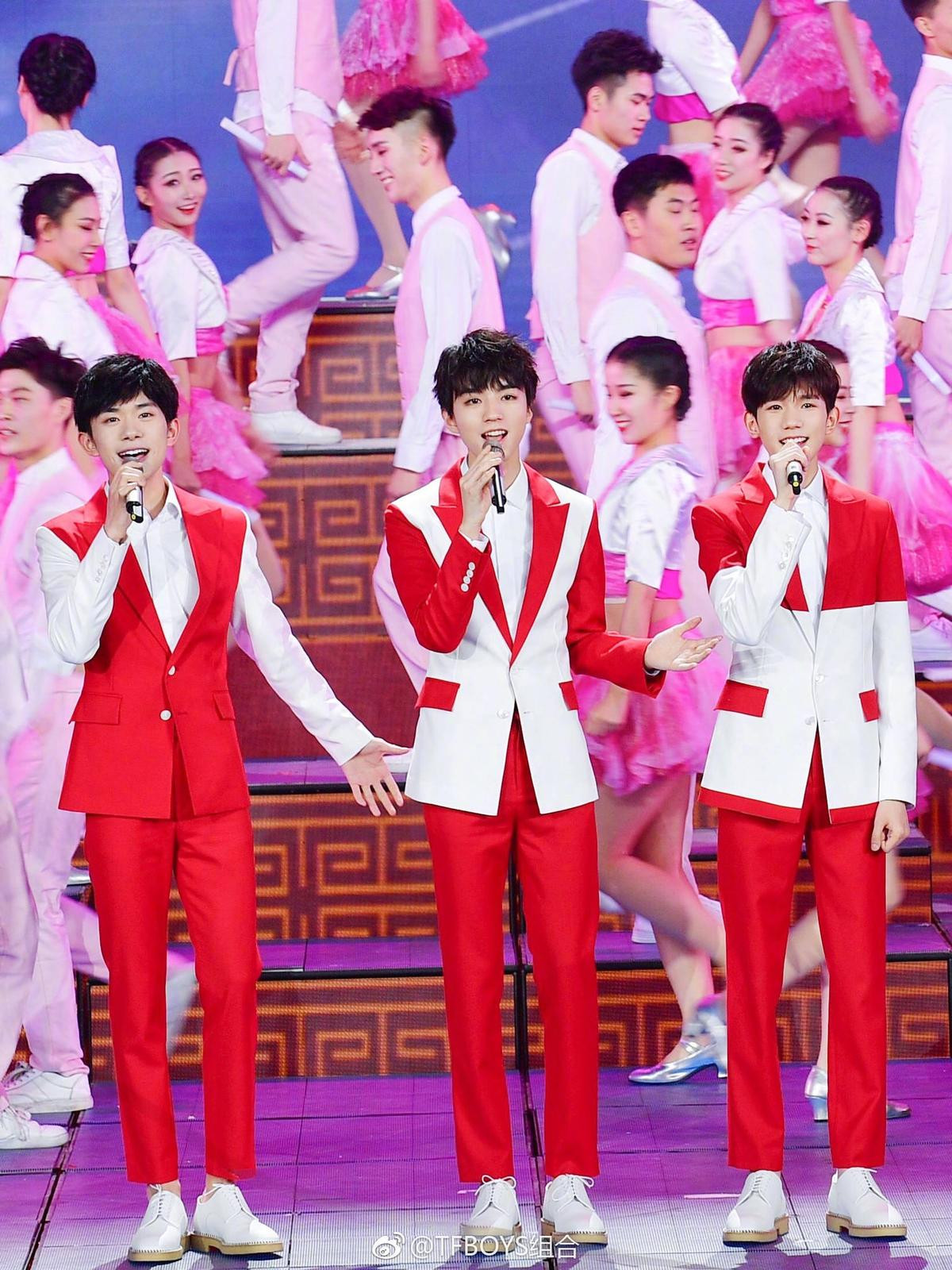 Phỏng vấn TFBOYS: Vương Tuấn Khải tự lái xe, Vương Nguyên nói về việc du học, Dịch Dương Thiên Tỉ ít có thời gian riêng tư Ảnh 3