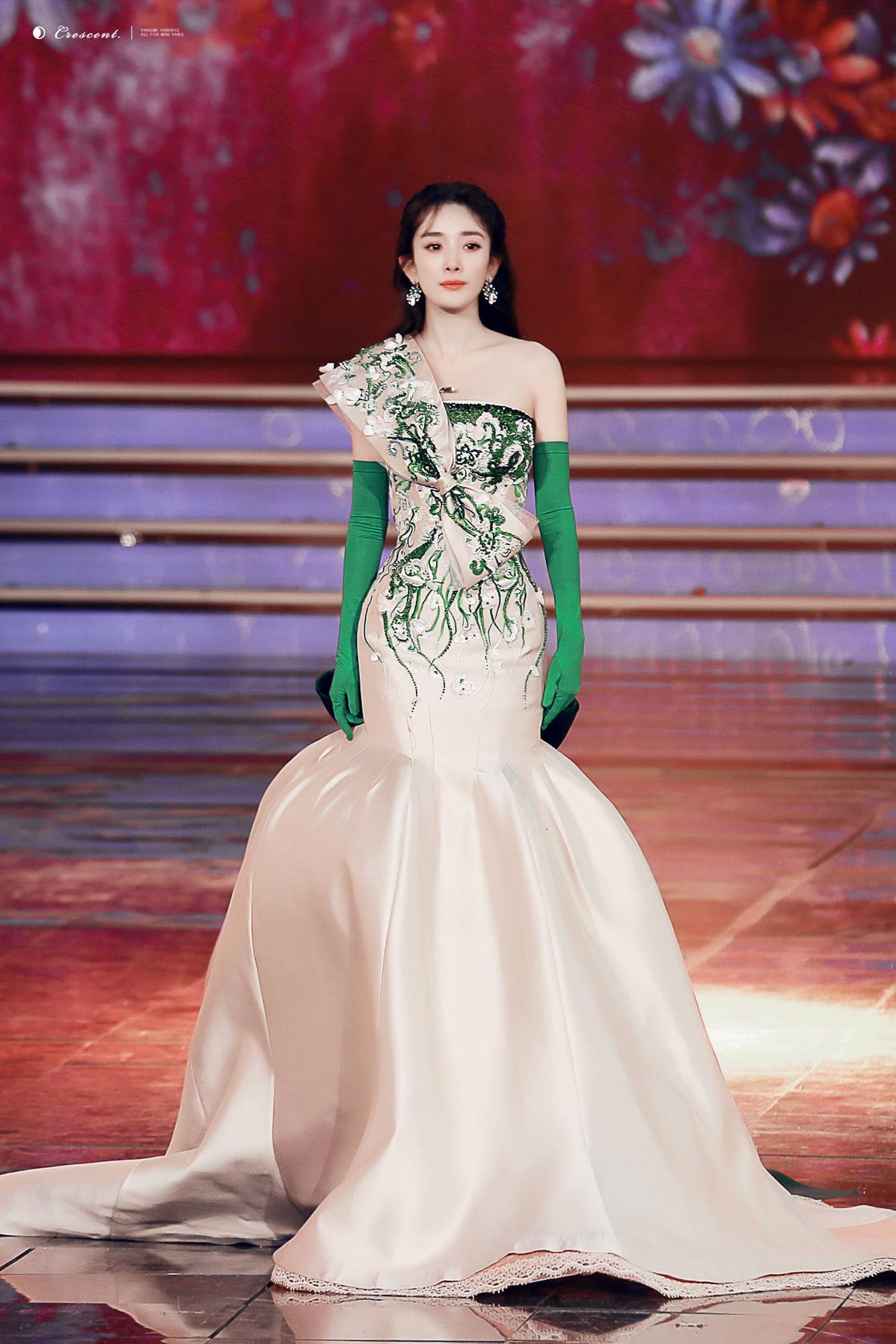 Tiệc mừng xuân đài Bắc Kinh 2019: Dương Mịch làm nàng thơ ở sàn catwalk trên nền nhạc của Thái Từ Khôn, Dương Tử kết hợp với Hứa Ngụy Châu Ảnh 3