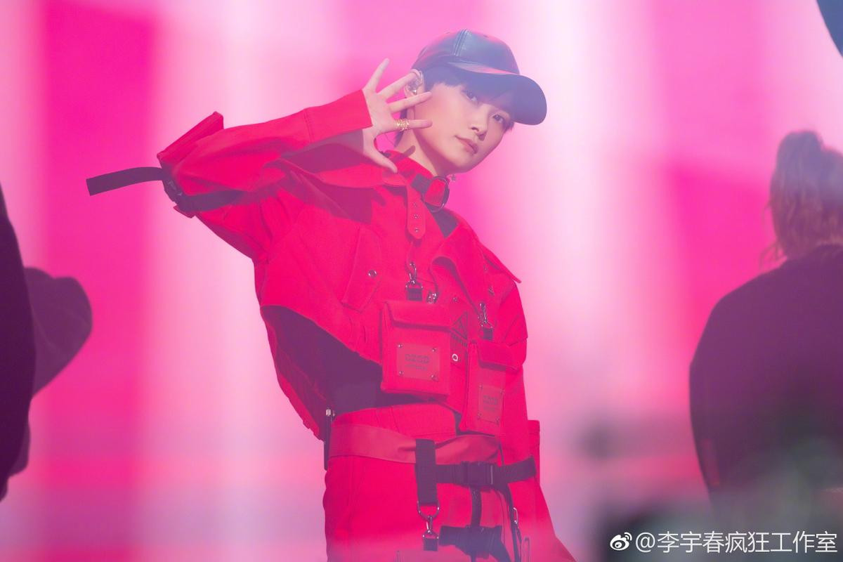 'Gala mừng xuân đài Đông Phương 2019': Bấn loạn với nhan sắc TFBOYS cùng Lưu Hạo Nhiên và Hoàng Cảnh Du Ảnh 35