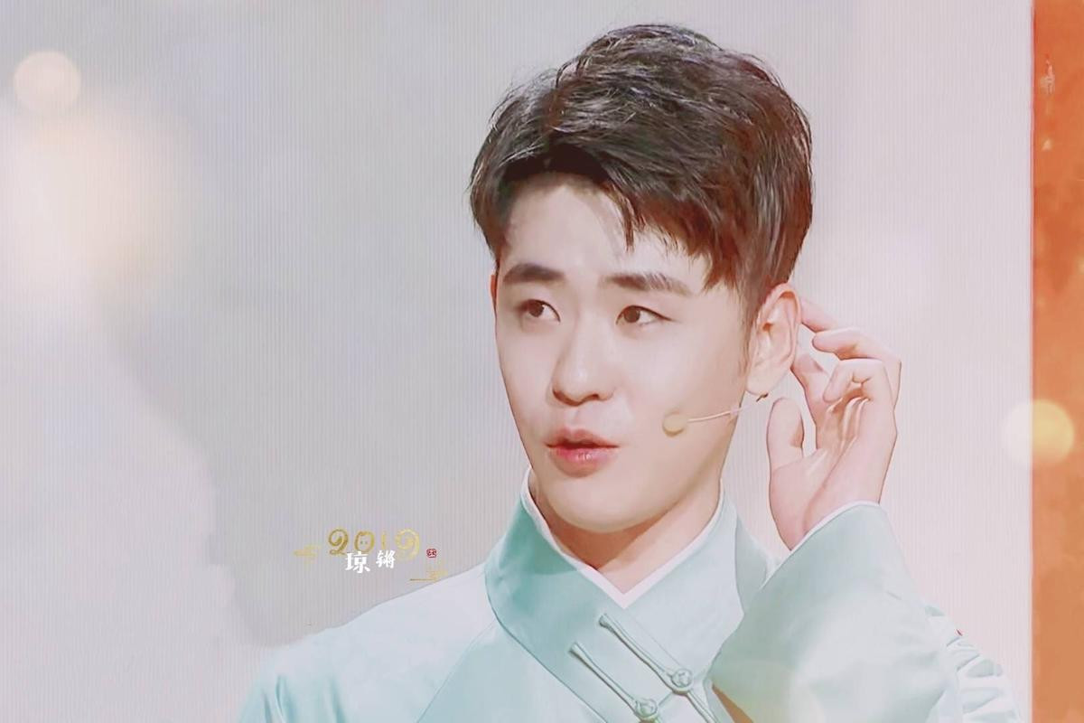 'Gala mừng xuân đài Đông Phương 2019': Bấn loạn với nhan sắc TFBOYS cùng Lưu Hạo Nhiên và Hoàng Cảnh Du Ảnh 38