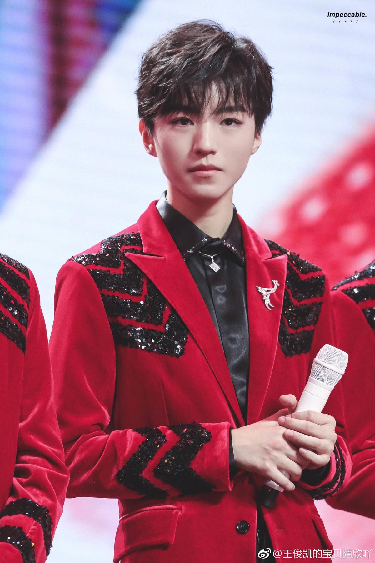 'Gala mừng xuân đài Đông Phương 2019': Bấn loạn với nhan sắc TFBOYS cùng Lưu Hạo Nhiên và Hoàng Cảnh Du Ảnh 9