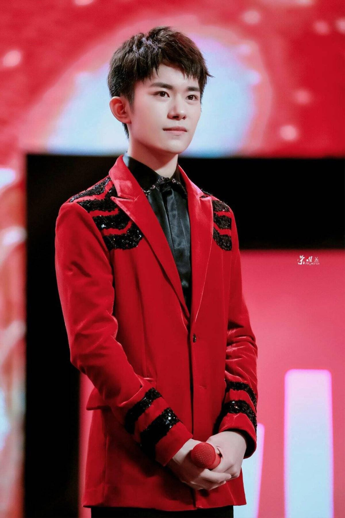 'Gala mừng xuân đài Đông Phương 2019': Bấn loạn với nhan sắc TFBOYS cùng Lưu Hạo Nhiên và Hoàng Cảnh Du Ảnh 16