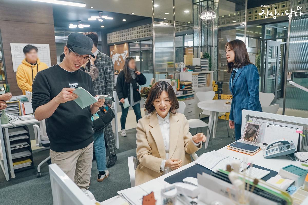 'Touch Your Heart': Ảnh hậu trường đáng yêu, đây là lý do nên xem màn tương tác giữa Lee Dong Wook - Yoo In Na vào tối nay Ảnh 9