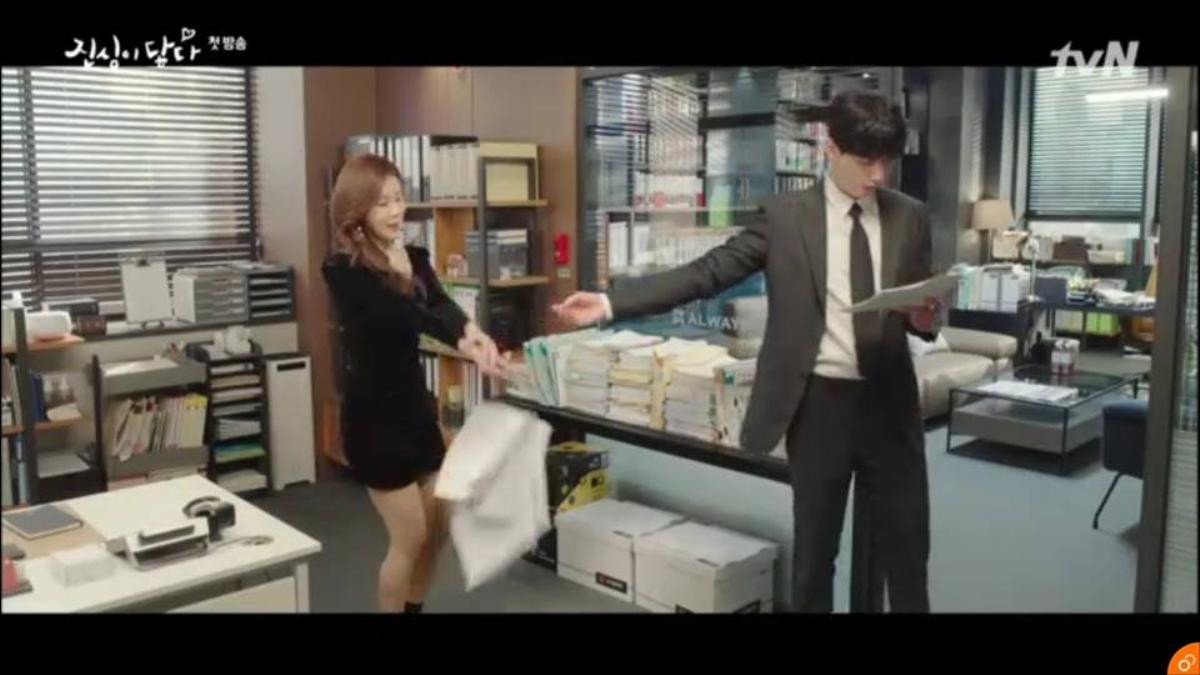 'Touch Your Heart' tập 1: Yoo In Na nghi ngờ giới tính thật của Lee Dong Wook ngay từ lần gặp đầu tiên Ảnh 15