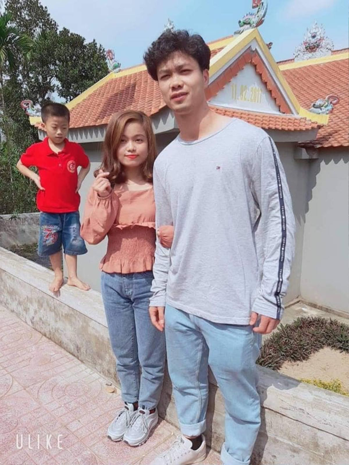 'Họa mi' Công Phượng bận 'full' Tết vì quá đông fan đến xin chữ ký và selfie cùng thần tượng lấy lộc đầu năm Ảnh 3