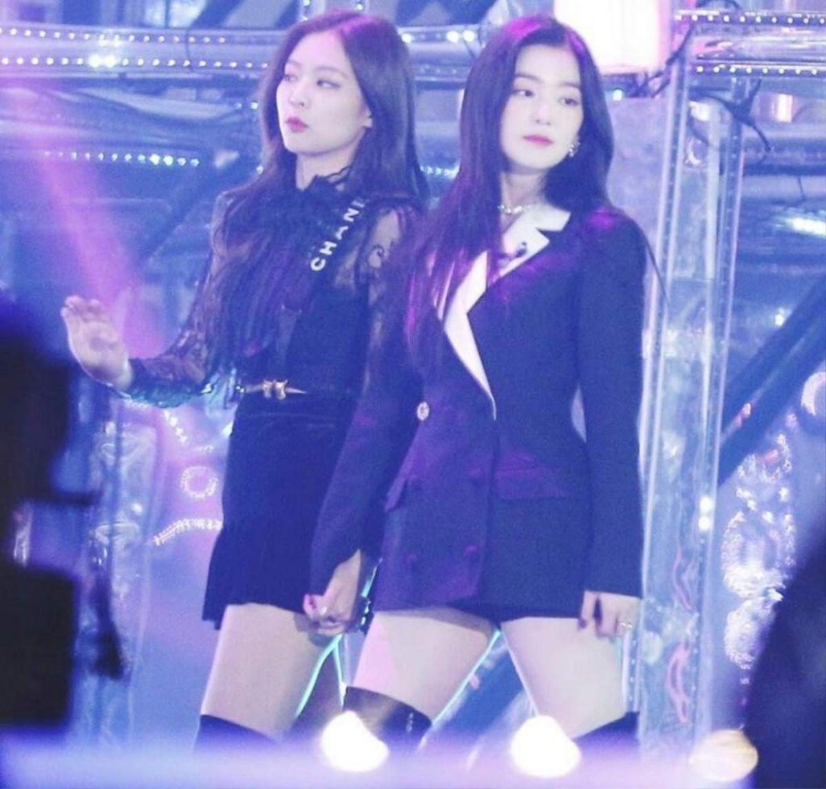 Cặp đôi đầu tiên của năm mới: Jennie (BLACK PINK) hẹn hò cùng Irene (RED VELVET) Ảnh 3