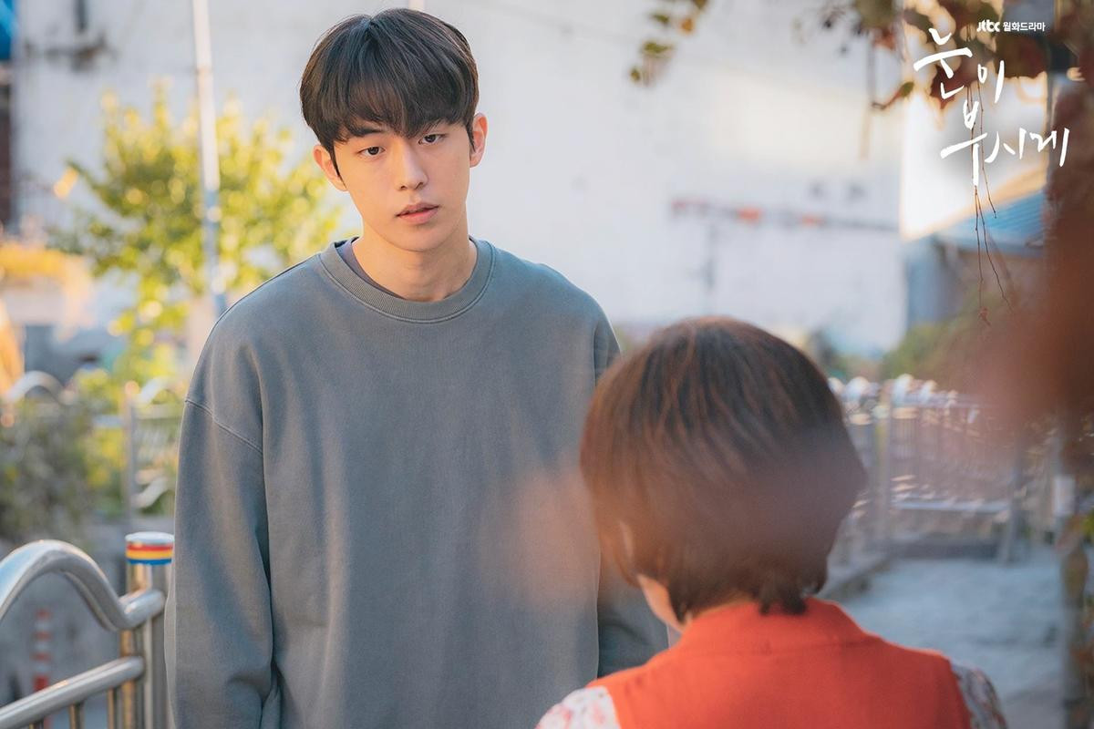 'Dazzling': Han Ji Min rung động với 'hậu bối' kém 12 tuổi, Nam Joo Hyuk nhớ mãi ký ức đóng phim cùng 'noona' Ảnh 18