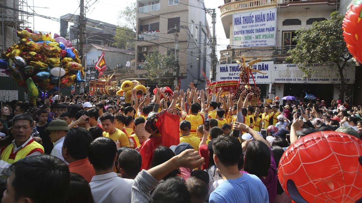 Người dân Đồng Kỵ khai hội làng truyền thống với màn rước pháo khổng lồ Ảnh 6