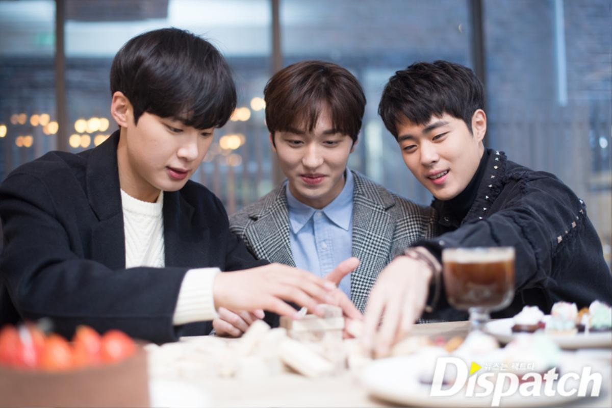 Dispatch phát hành bộ ảnh đẹp như mơ của bộ ba mỹ nam 'SKY Castle': Chani (SF9), Kim Dong Hee và Jo Byung Gyu Ảnh 17