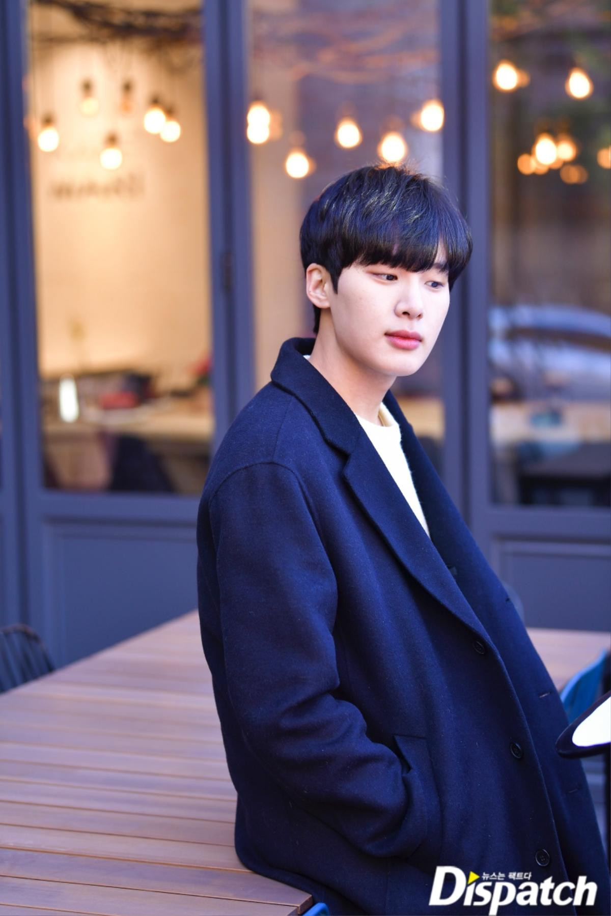 Dispatch phát hành bộ ảnh đẹp như mơ của bộ ba mỹ nam 'SKY Castle': Chani (SF9), Kim Dong Hee và Jo Byung Gyu Ảnh 32