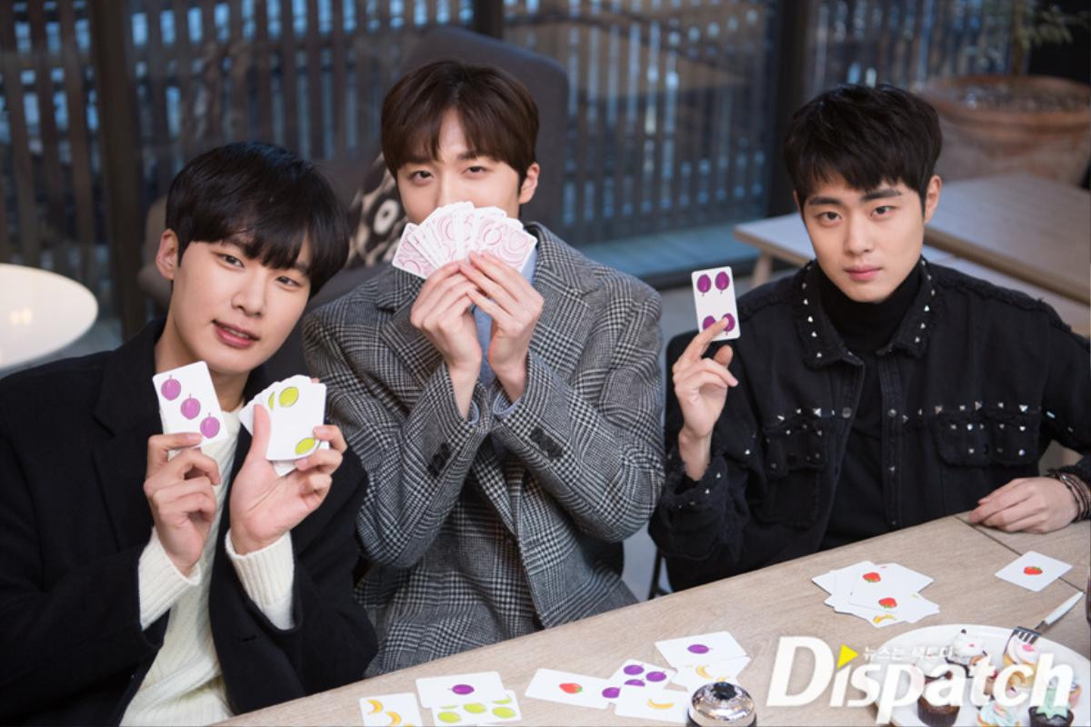 Dispatch phát hành bộ ảnh đẹp như mơ của bộ ba mỹ nam 'SKY Castle': Chani (SF9), Kim Dong Hee và Jo Byung Gyu Ảnh 19