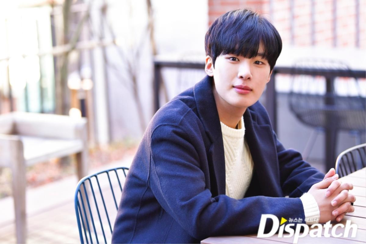 Dispatch phát hành bộ ảnh đẹp như mơ của bộ ba mỹ nam 'SKY Castle': Chani (SF9), Kim Dong Hee và Jo Byung Gyu Ảnh 4