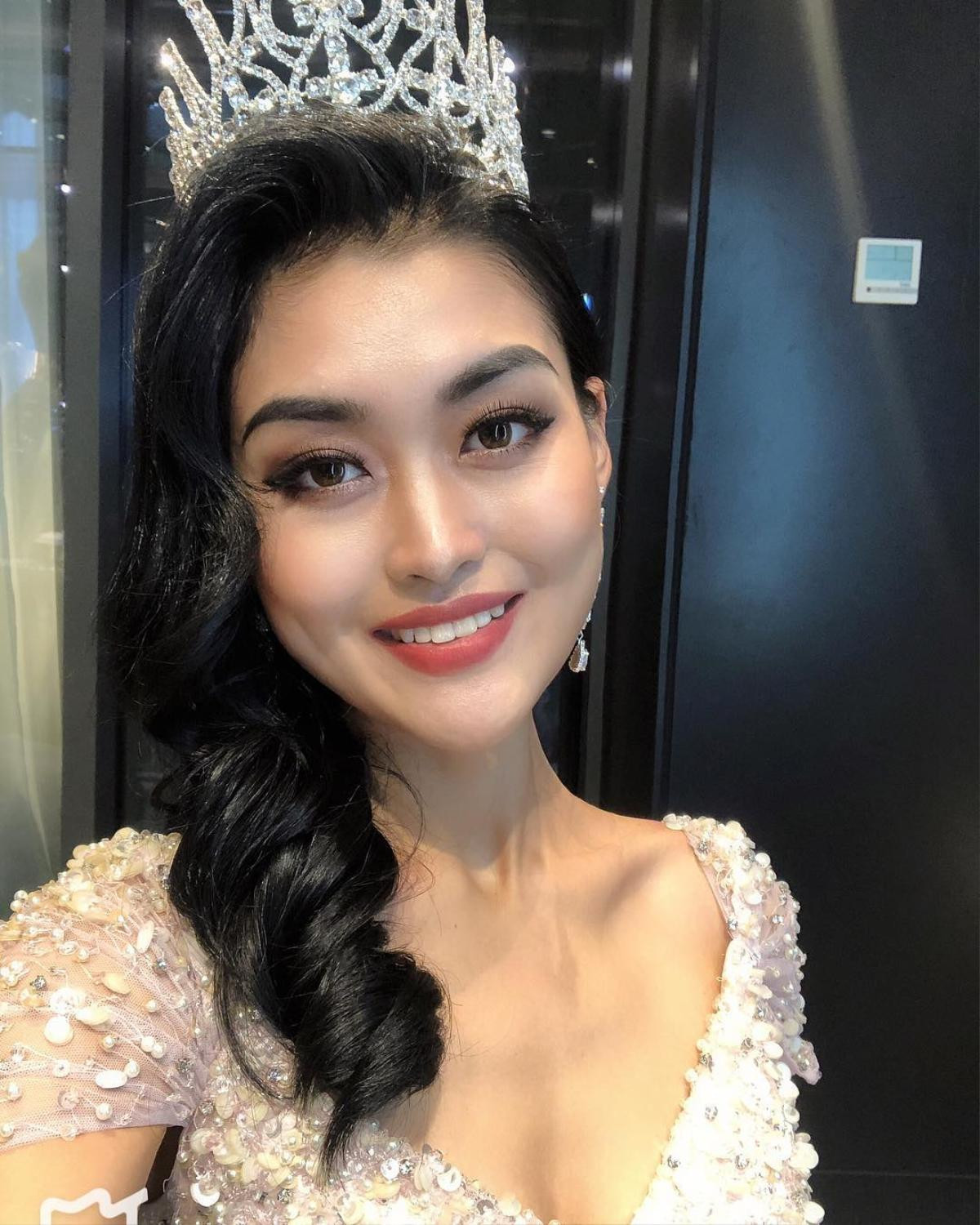 Lộ diện cô hoa hậu hàng xóm 'mạnh như hổ' của Hoàng Thùy tại Miss Universe 2019 Ảnh 12