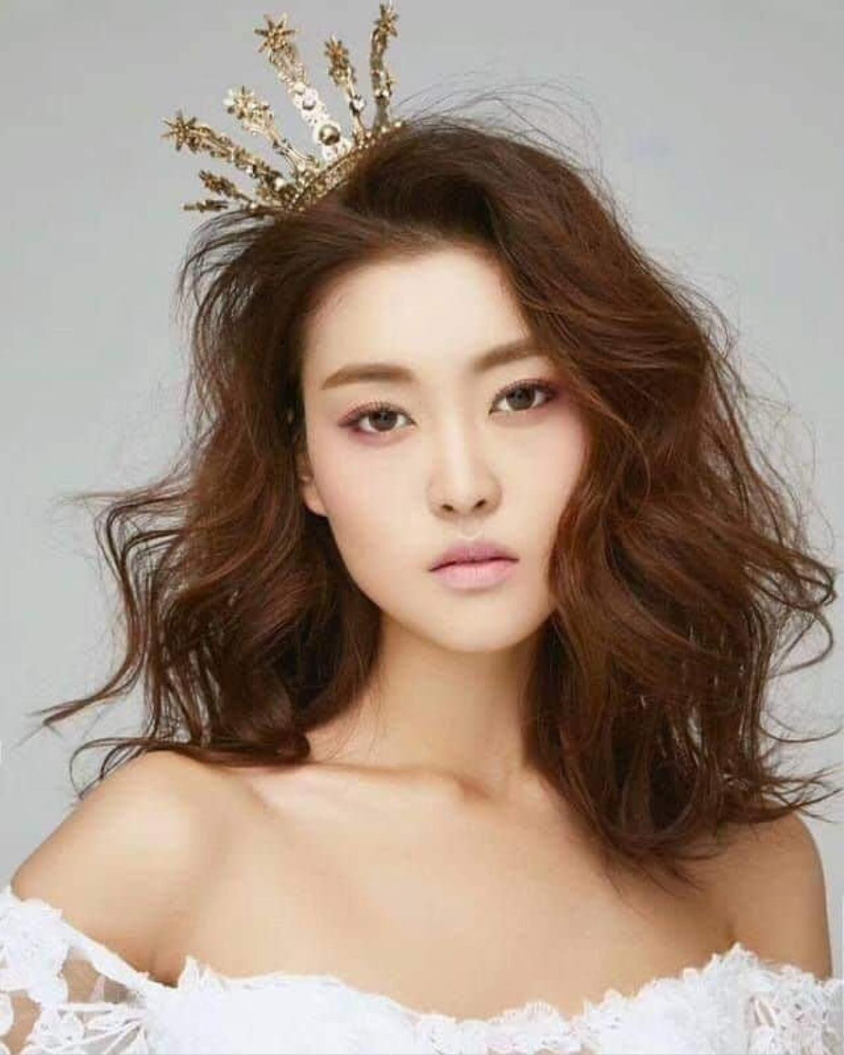 Lộ diện cô hoa hậu hàng xóm 'mạnh như hổ' của Hoàng Thùy tại Miss Universe 2019 Ảnh 11