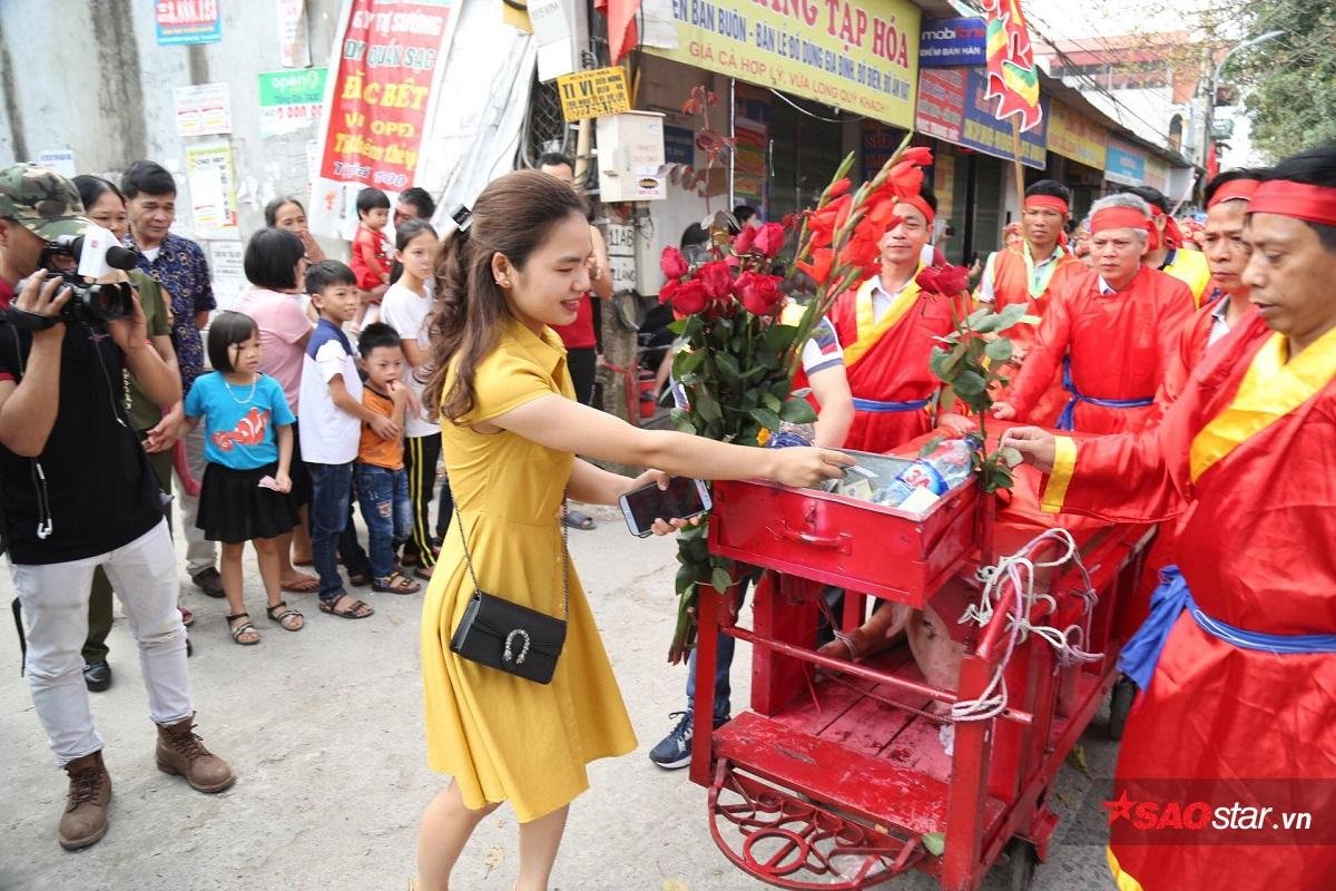 Hàng trăm người dân kéo đến đình làng ở Bắc Ninh xem chém lợn Ảnh 11