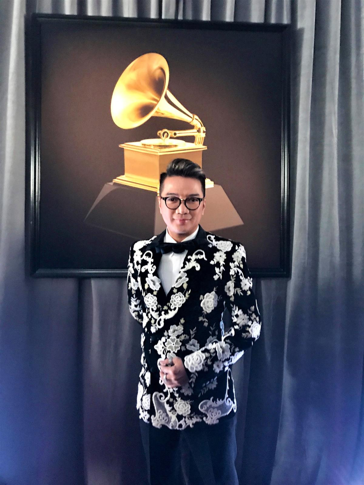 Cư dân mạng share lia lịa clip: Đàm Vĩnh Hưng xuất hiện lồng lộn tại Grammy 2019 Ảnh 1