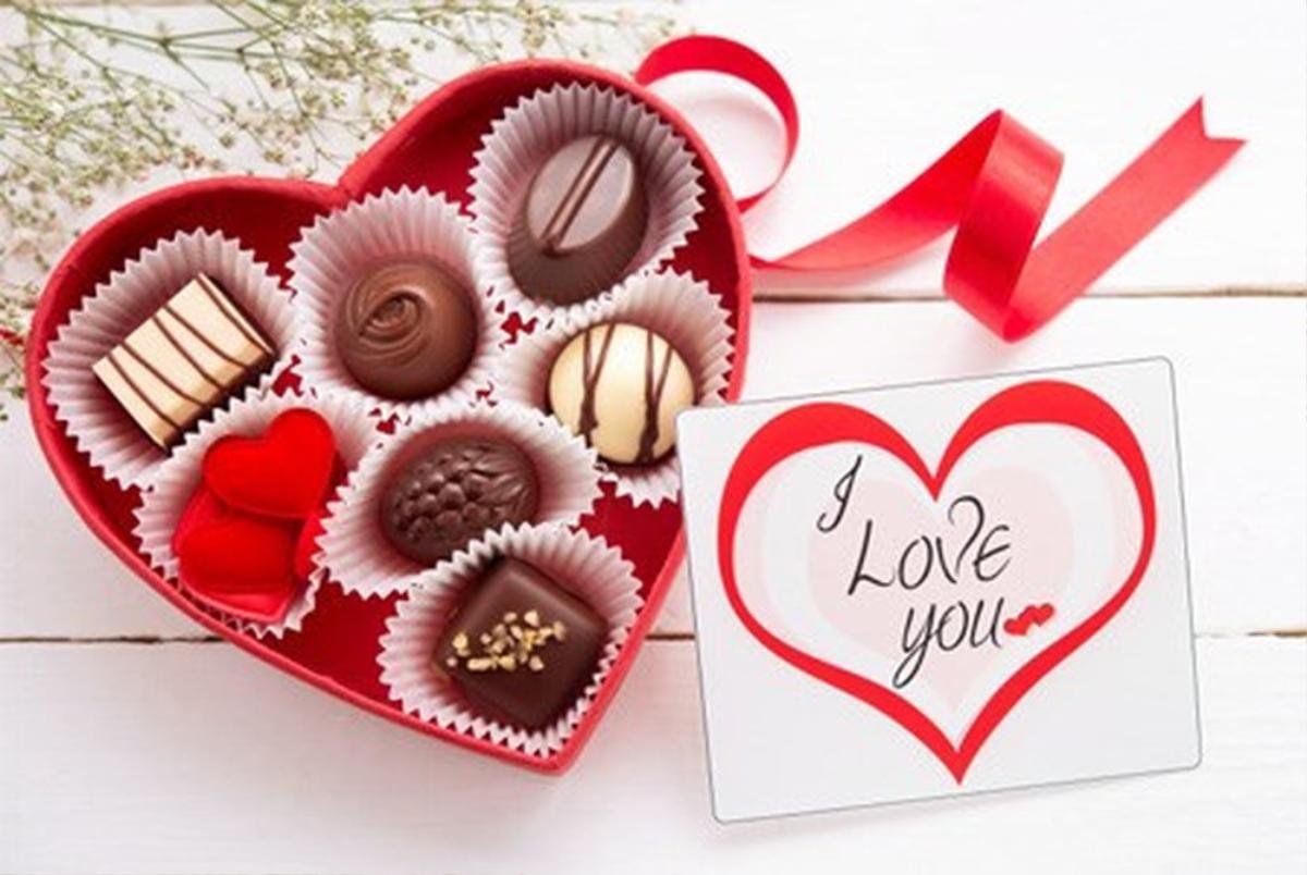 Valentine 14/2 sắp tới rồi nhưng nửa thế giới vẫn tự hỏi: Con trai hay con gái phải tặng chocolate để tỏ tình? Ảnh 1