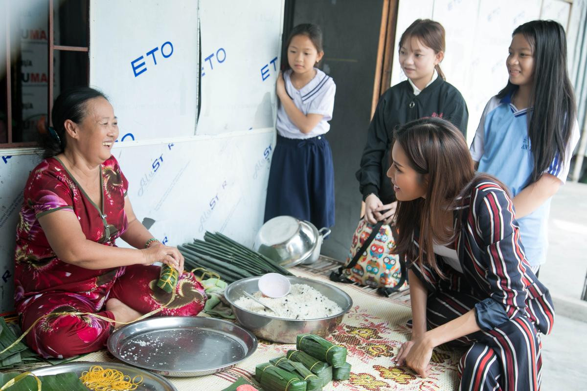 Ai có thể không yêu Minh Tú: Giản dị đi thiện nguyện, tự tay mua quà và thăm hỏi những hoàn cảnh khó khăn Ảnh 1