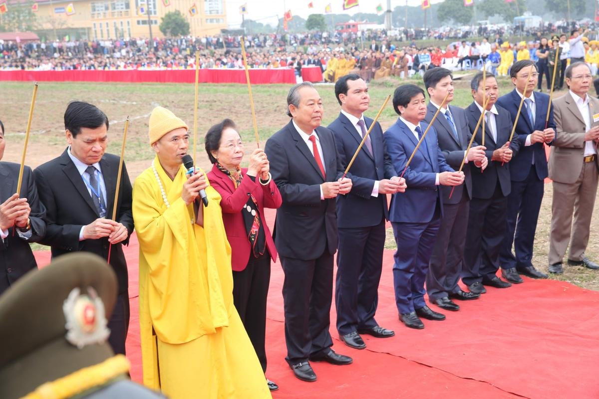 Phó Thủ tướng thường trực Trương Hòa Bình xuống đồng đi cày tại lễ hội Tịch điền Ảnh 5