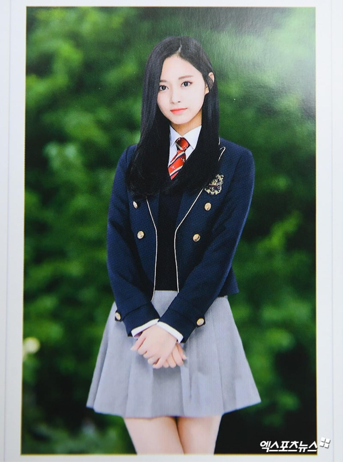 Chaeyoung, Tzuyu (TWICE), Bae Jinyoung (WANNA ONE) và dàn sao trẻ tuổi của Kpop chính thức tốt nghiệp trung học Ảnh 2