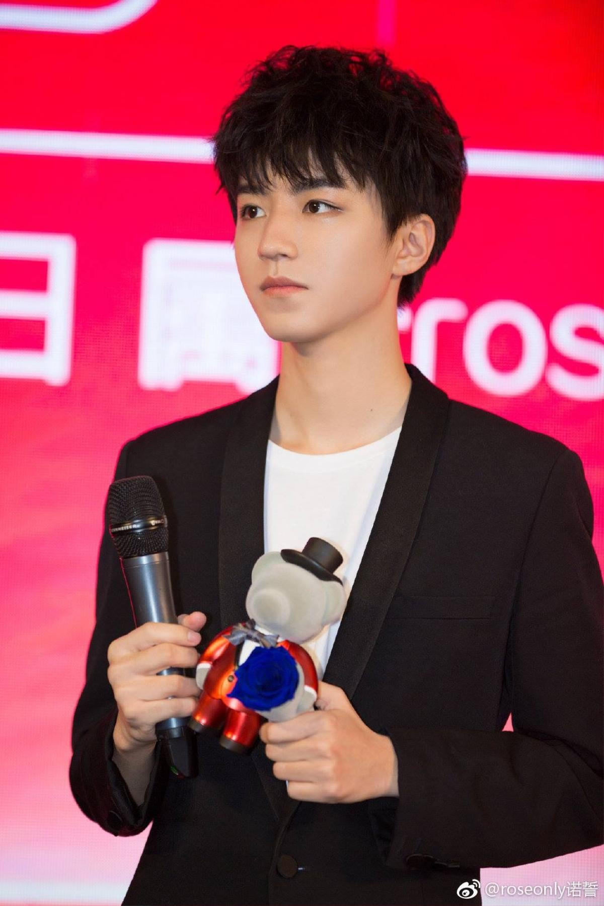 Vương Tuấn Khải (TFBOYS) tiết lộ không được nhận lì xì vào Tết 2019 và cung hoàng đạo hợp với mình Ảnh 9