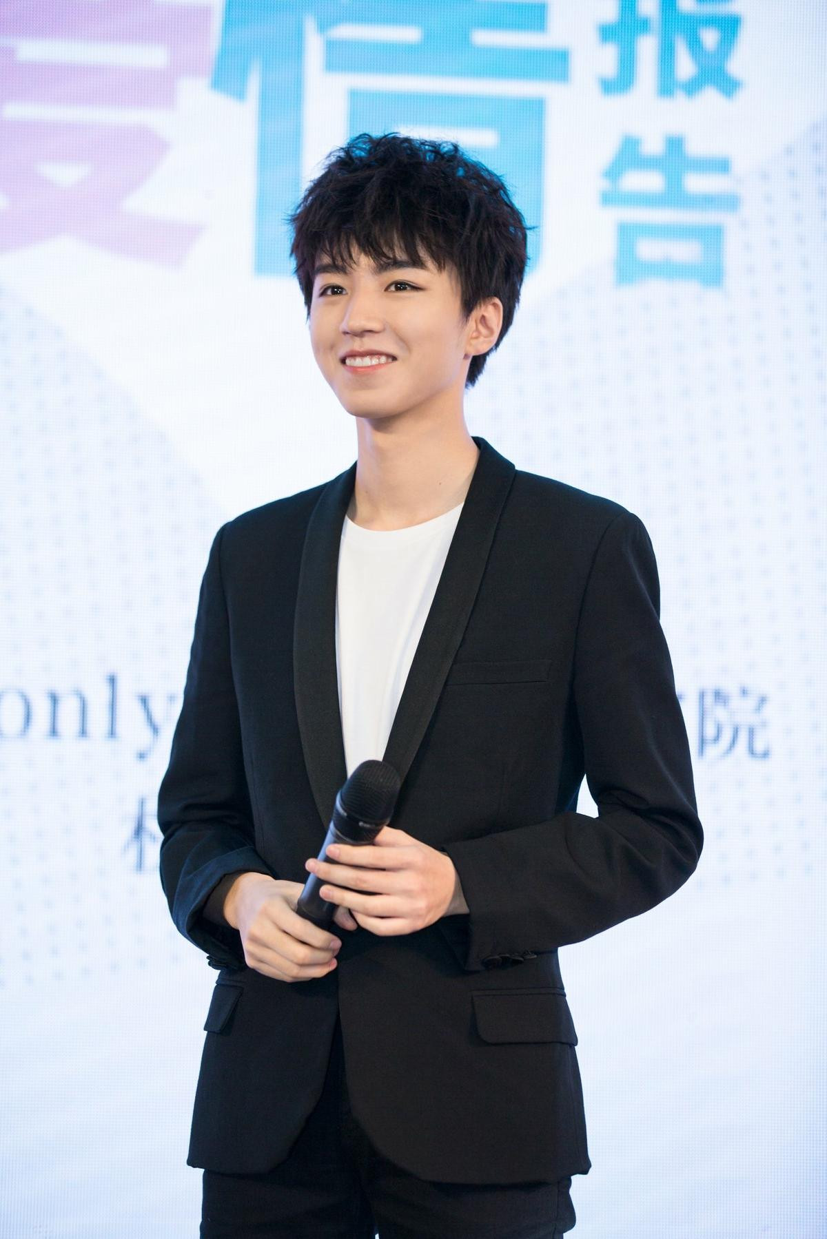 Vương Tuấn Khải (TFBOYS) tiết lộ không được nhận lì xì vào Tết 2019 và cung hoàng đạo hợp với mình Ảnh 12