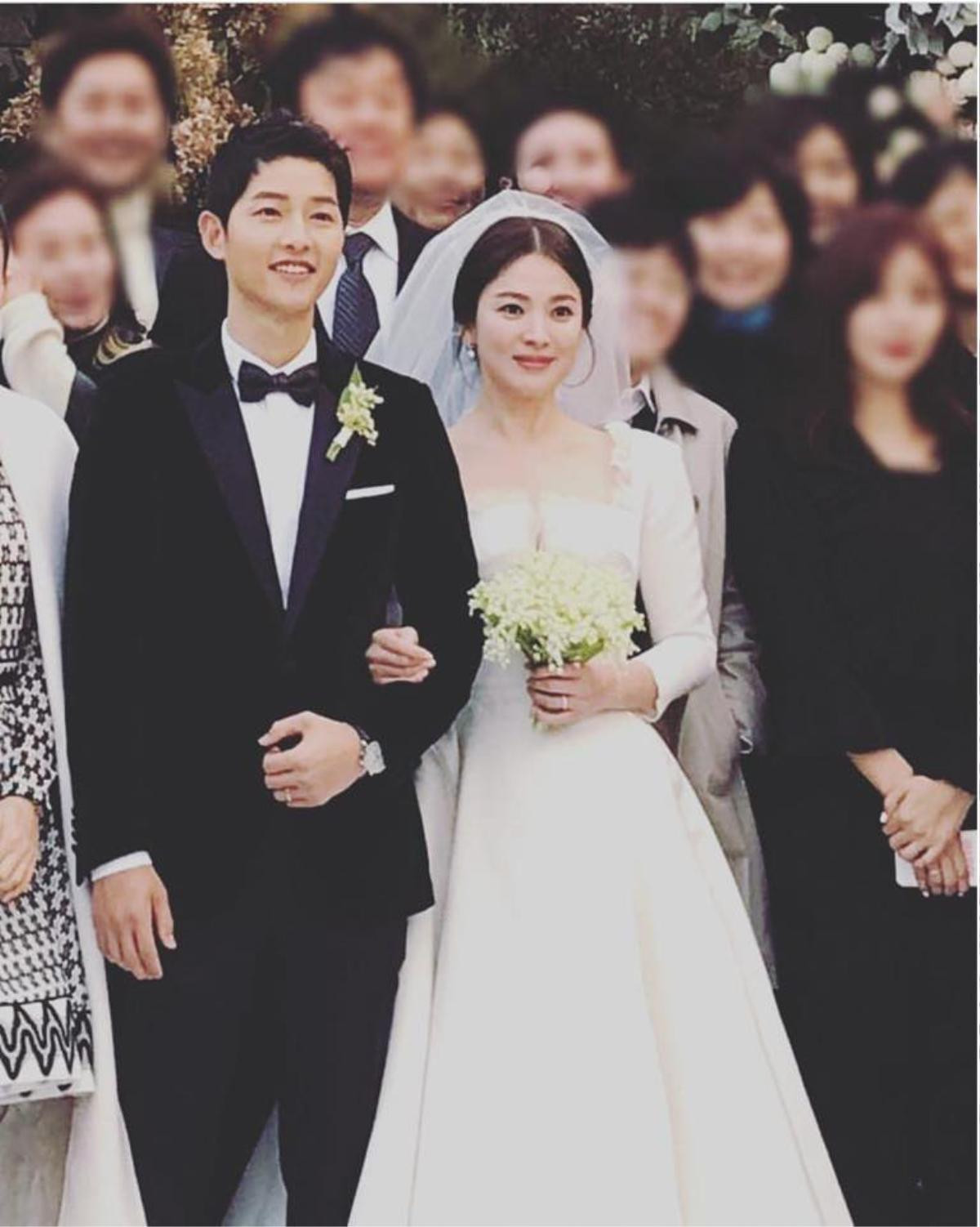 Sina phủ nhận Song Hye Kyo - Song Joong Ki ly dị, dân mạng Trung Quốc vẫn cứng đầu: 'Dương Mịch - Lưu Khải Uy chẳng phải cũng từng là tin đồn?' Ảnh 2