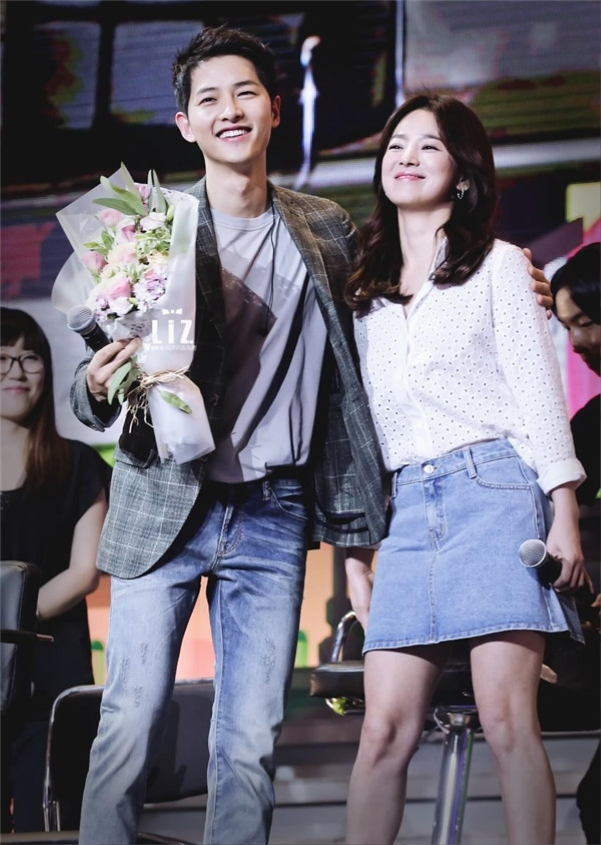 Sina phủ nhận Song Hye Kyo - Song Joong Ki ly dị, dân mạng Trung Quốc vẫn cứng đầu: 'Dương Mịch - Lưu Khải Uy chẳng phải cũng từng là tin đồn?' Ảnh 1