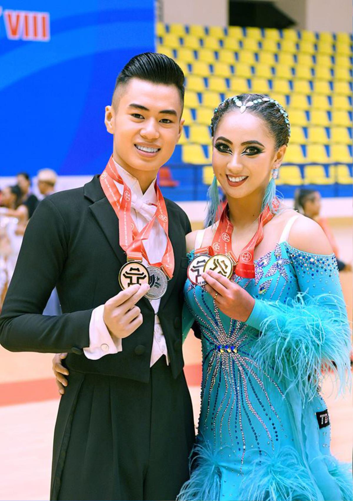 Nhân ngày Valentine phát ghen vì chuyện tình cổ tích của Hoa khôi Hà Nội với nam sinh kiện tướng dancesport Ảnh 3