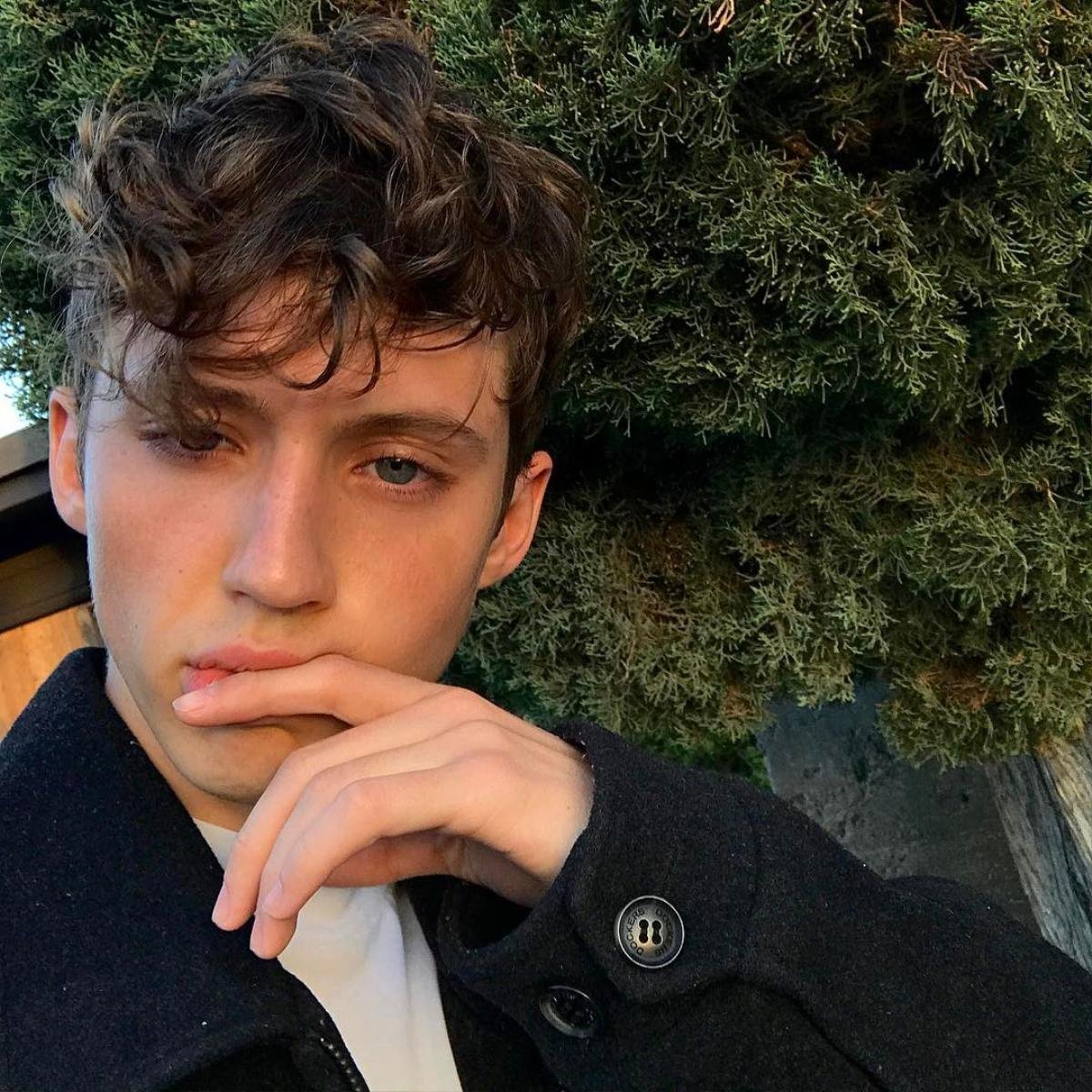 Happy Valentine, Troye Sivan xua tan tin đồn rạn nứt tình cảm cùng người tình lâu năm Jacob Bixenman Ảnh 3