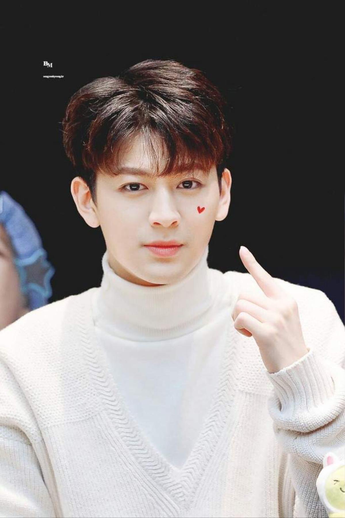 YG lại chờ MLD trả lời trước tin tức hẹn hò của Song Yunhyeong (iKON) và Daisy (MOMOLAND) rồi 'nhai lại' Ảnh 1