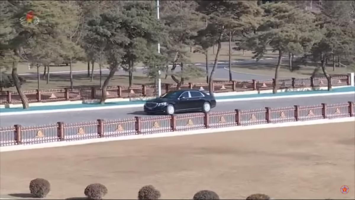 Nhà lãnh đạo Triều Tiên Kim Jong-un tậu Mercedes-Maybach S600 phiên bản cao cấp nhất Ảnh 1