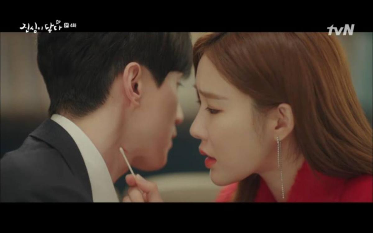 'Touch Your Heart' tập 4: Yoo In Na đã ghen lồng lộn vì Lee Dong Wook cười với cô gái khác Ảnh 24