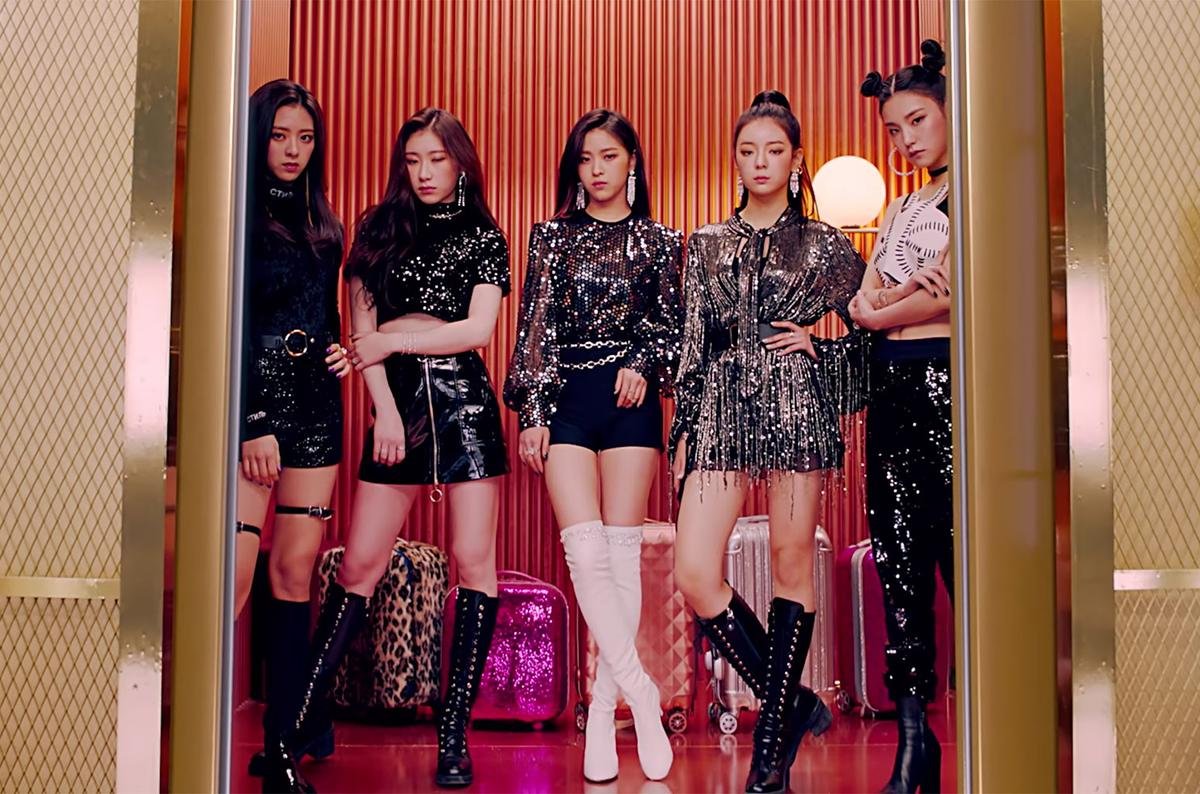 Có thể fan ITZY cũng không biết: Chi tiết thú vị về đôi giày của Lia trong MV debut? Ảnh 1