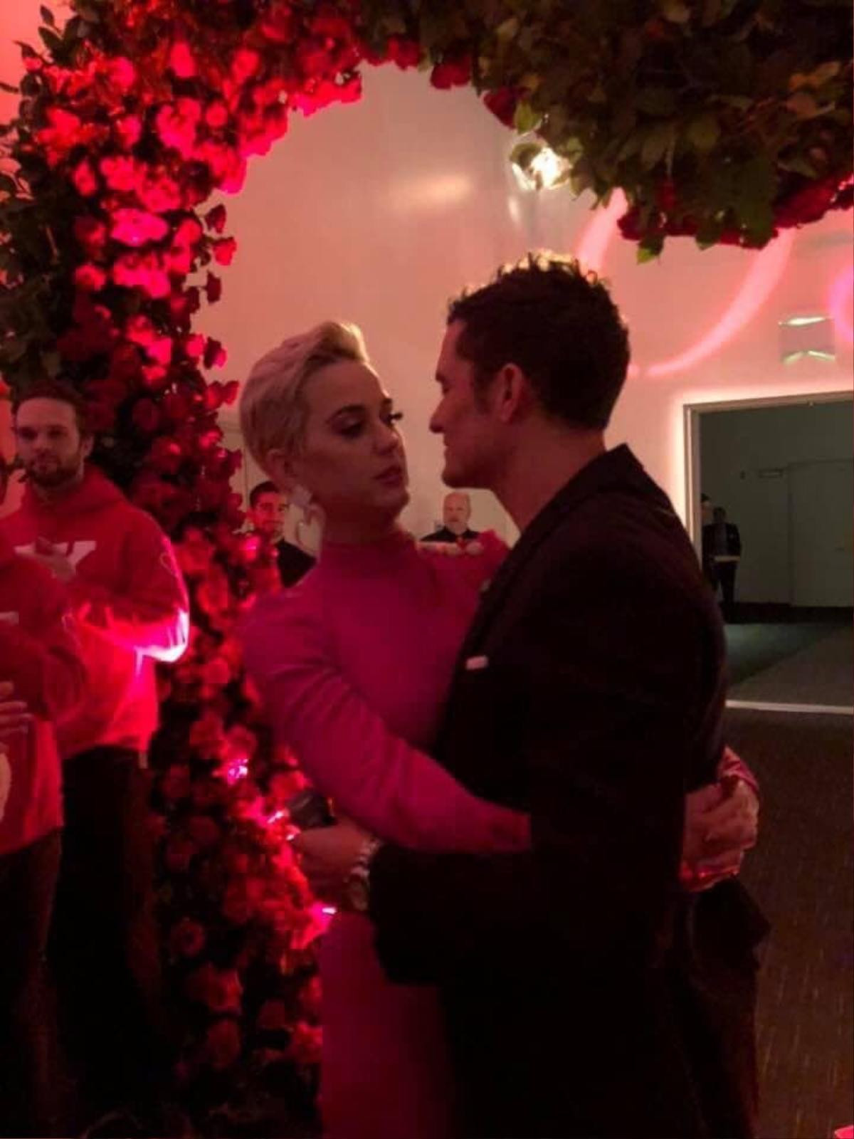 Katy Perry bất ngờ được Orlando Bloom cầu hôn đúng ngày Valentine Ảnh 1