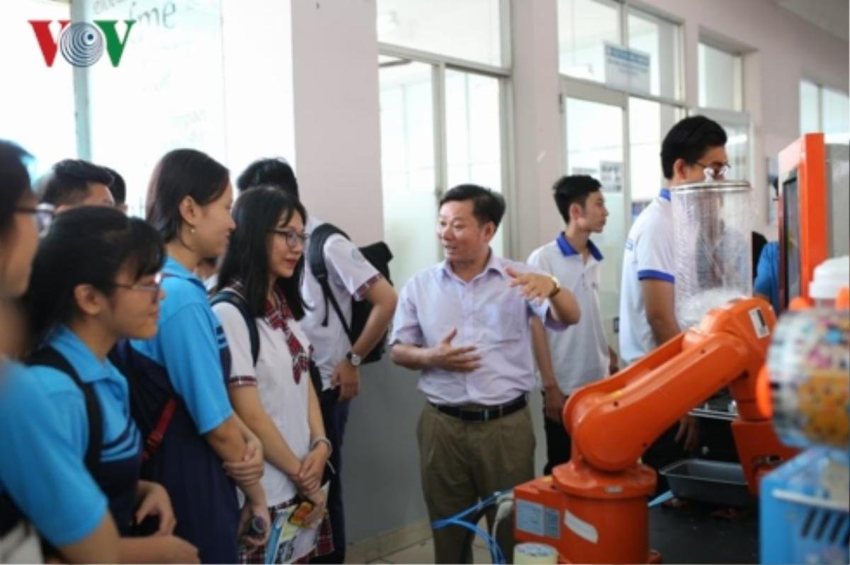 Một ĐH ở Sài Gòn sẵn sàng đào tạo miễn phí 100% ngành Robot và trí tuệ nhân tạo Ảnh 2