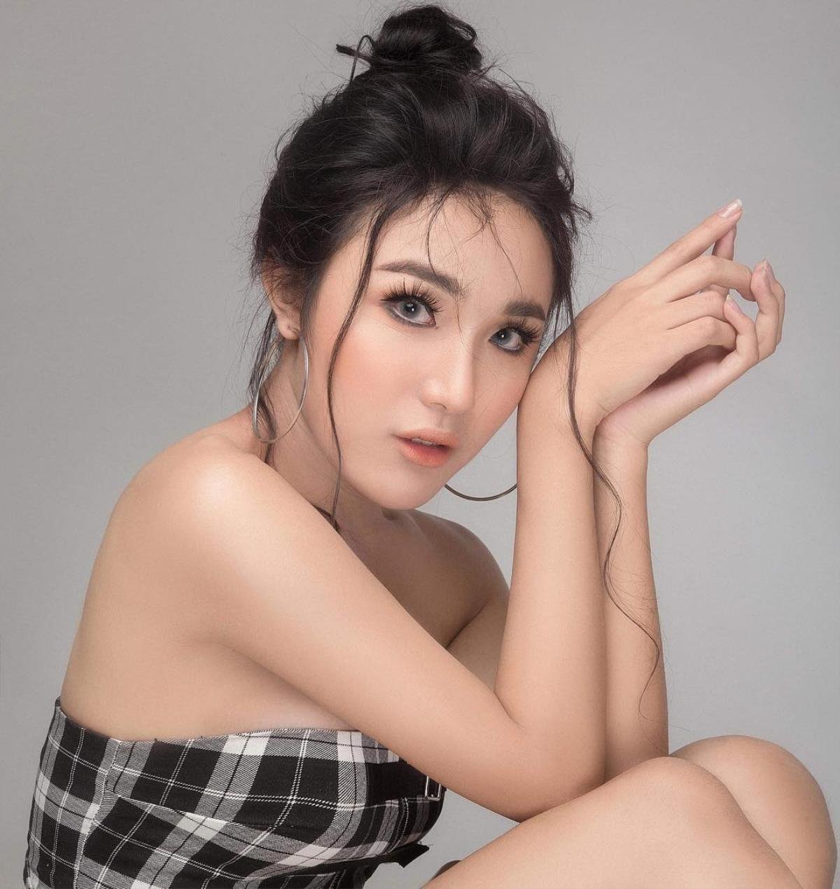 Đối thủ nặng ký của Nhật Hà tại Miss International Queen 2019 bị lộ ảnh 'nhạy cảm' Ảnh 2