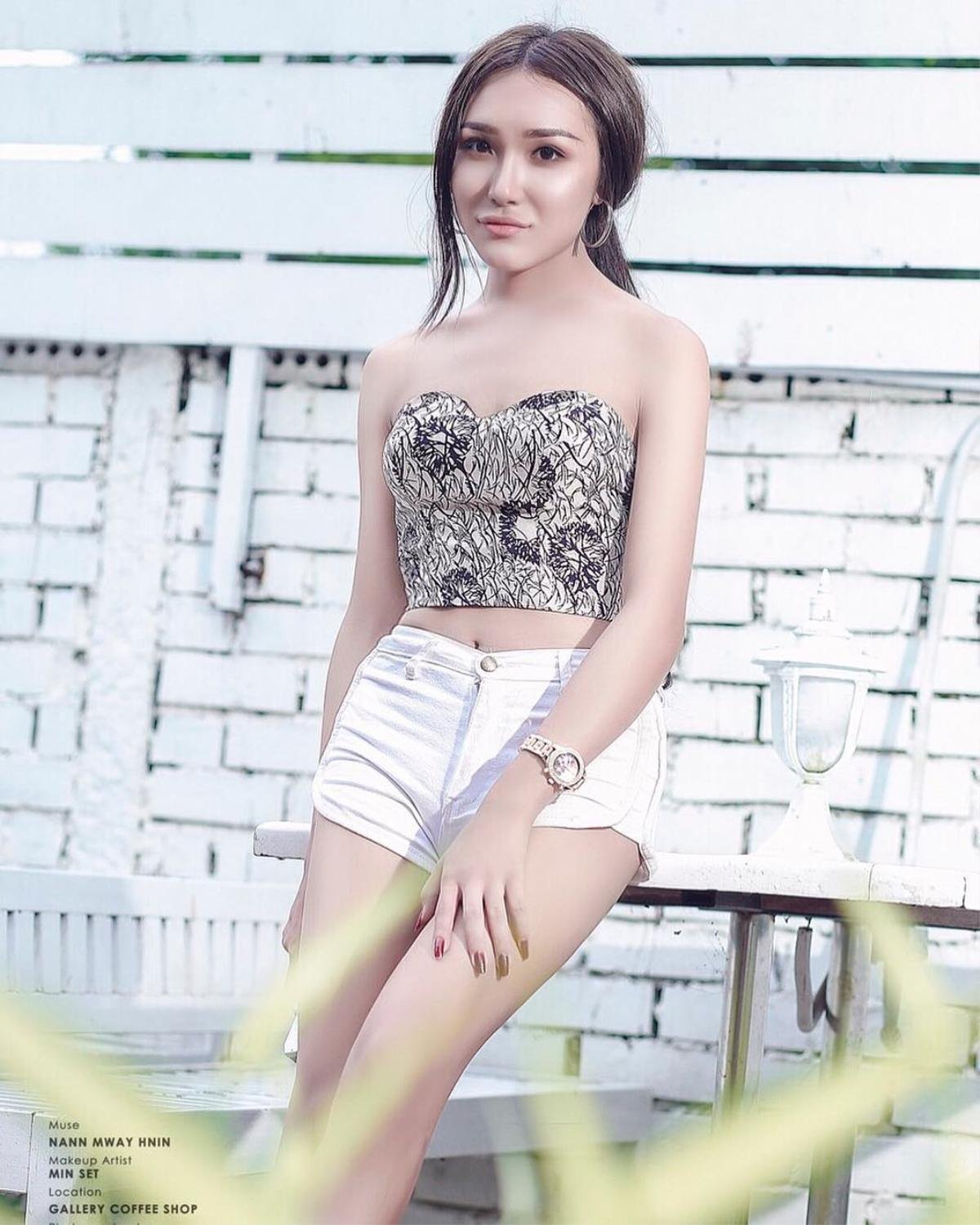 Đối thủ nặng ký của Nhật Hà tại Miss International Queen 2019 bị lộ ảnh 'nhạy cảm' Ảnh 6