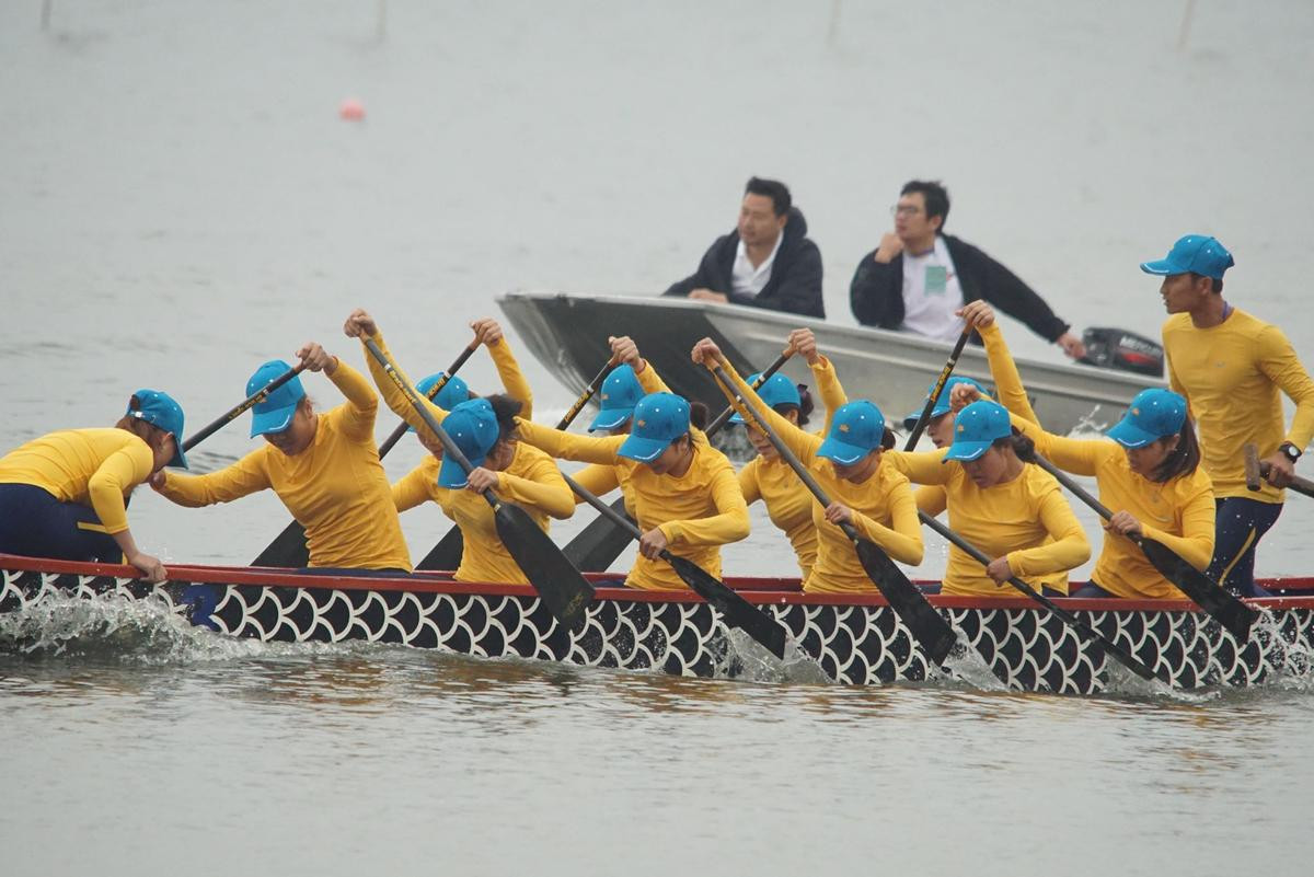 Độc đáo lễ hội bơi chải thuyền rồng tái hiện cảnh tập trận thủy chiến trên sóng nước hồ Tây Ảnh 11