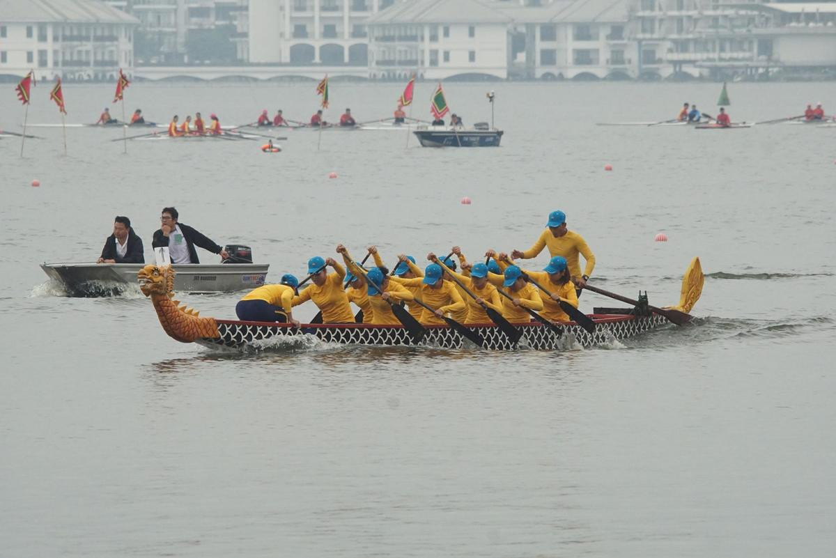 Độc đáo lễ hội bơi chải thuyền rồng tái hiện cảnh tập trận thủy chiến trên sóng nước hồ Tây Ảnh 14