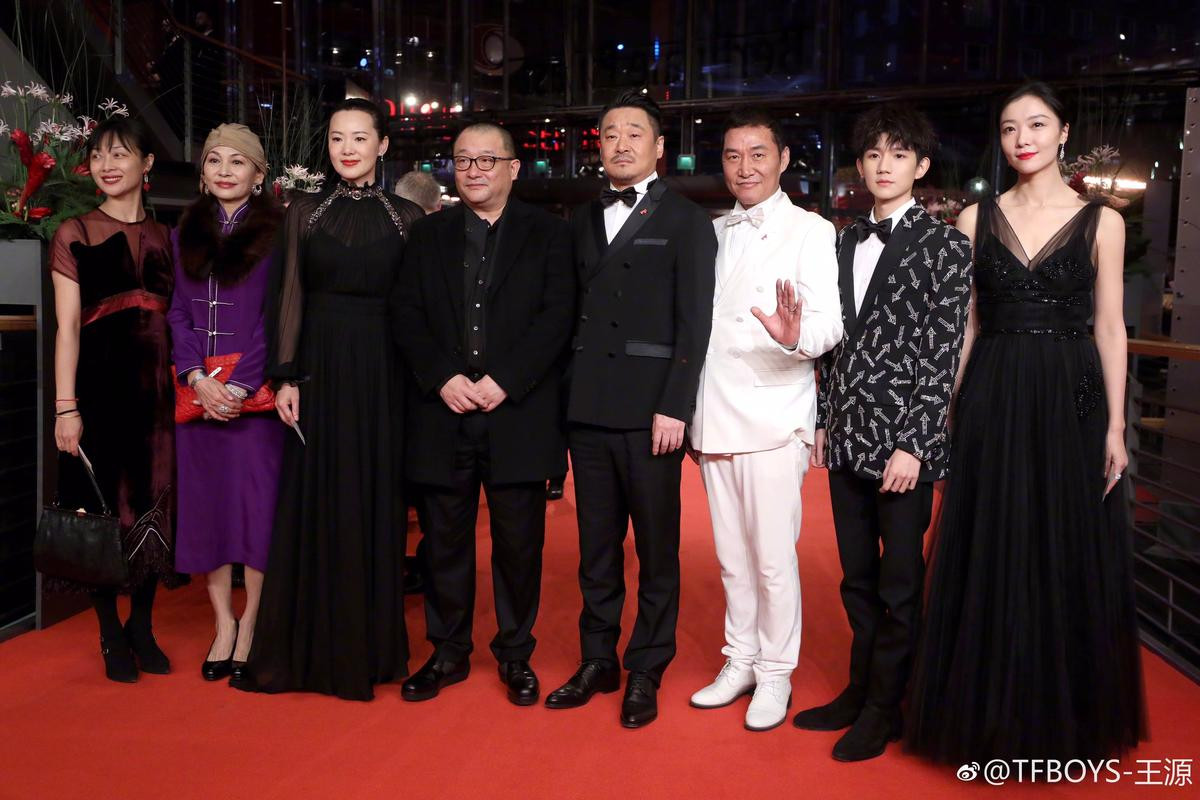 'Berlinale 2019': Vương Nguyên (TFBOYS) xuất hiện trên truyền thông lớn thế giới, gây 'bão' khi chạy trên thảm đỏ Ảnh 1