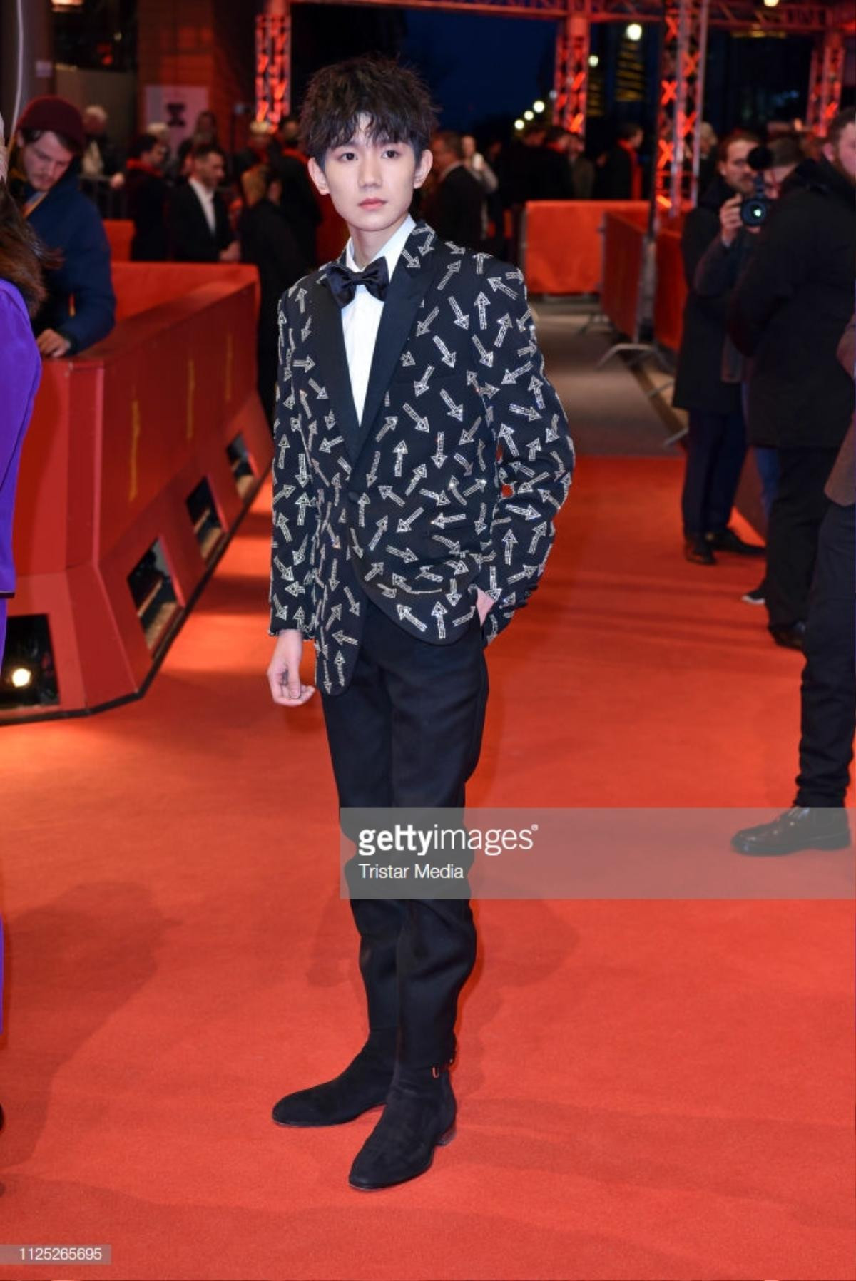 'Berlinale 2019': Vương Nguyên (TFBOYS) xuất hiện trên truyền thông lớn thế giới, gây 'bão' khi chạy trên thảm đỏ Ảnh 3