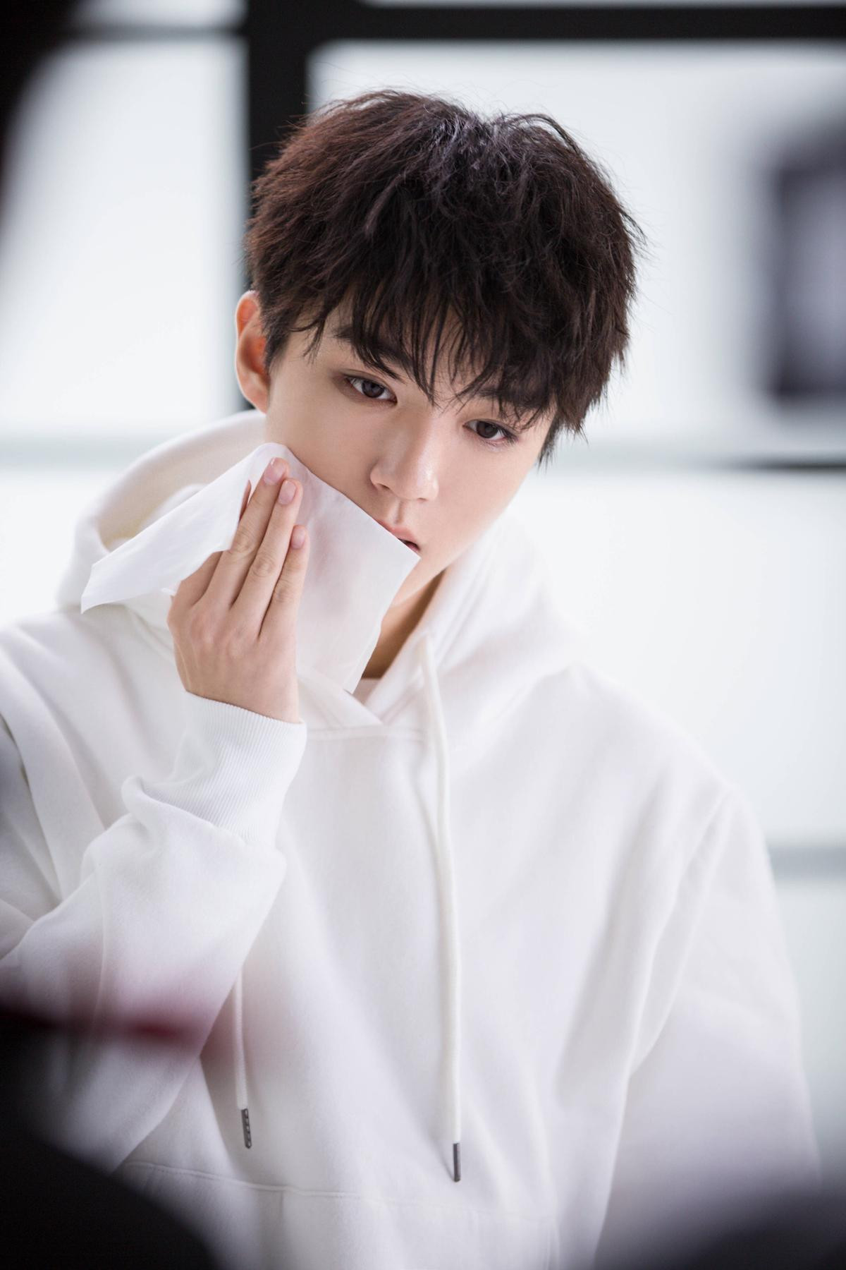 Gây 'nghiện' với bộ ảnh đẹp nao lòng, ba hoàng tử TFBOYS tạo nên cơn 'sốt' cộng đồng mạng Ảnh 11