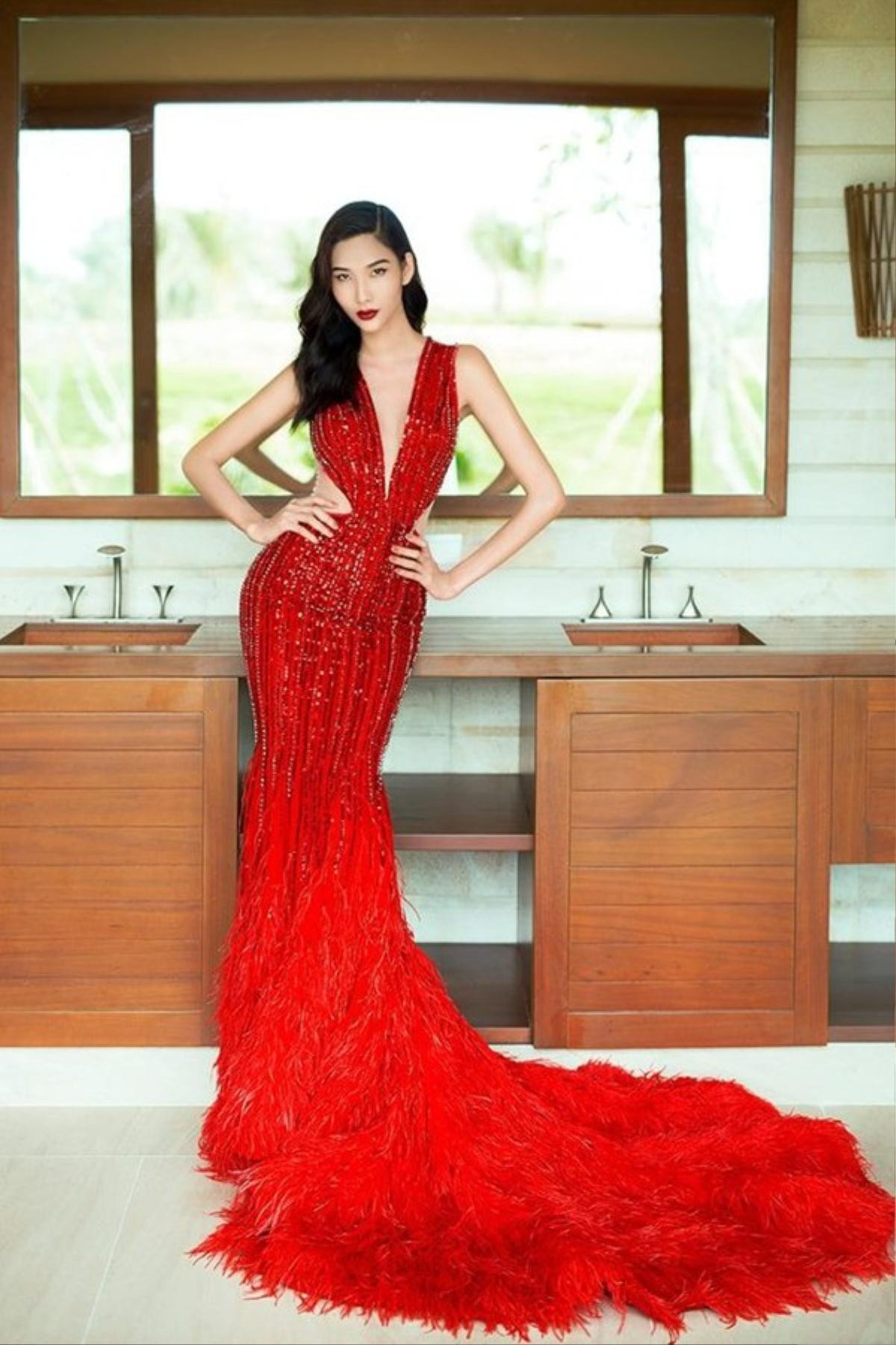 Phát hiện nước cờ độc lạ khiến fan Việt khuyên Hoàng Thùy mạnh tay xài màu đỏ tại Miss Universe 2019 Ảnh 14